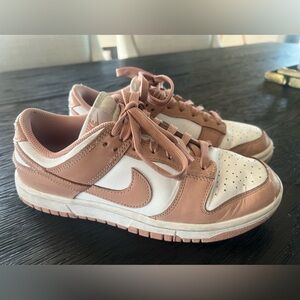 Women’s NIKE low Dunk (pink)